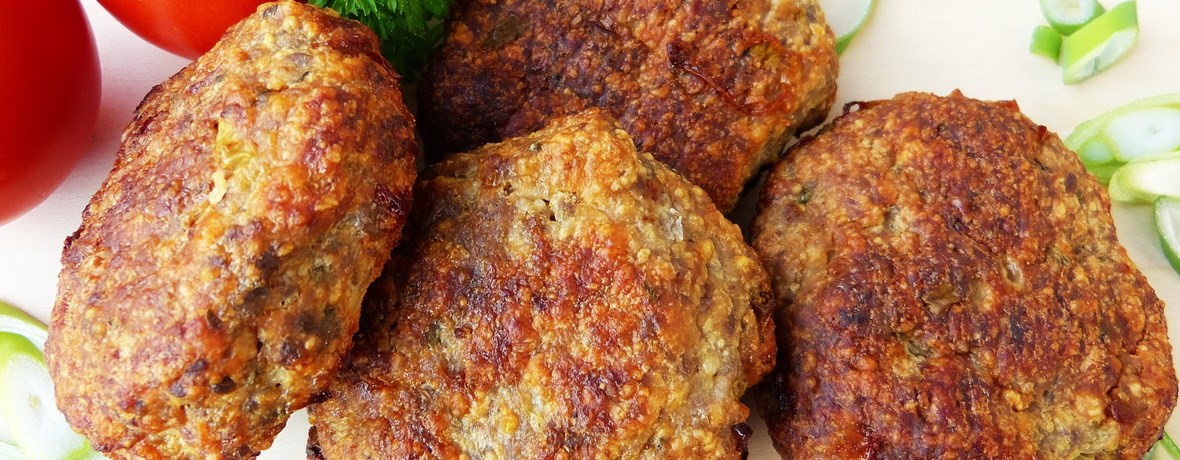 Ντοματοκεφτέδες και φάβα: Κομμάτι από τη γεύση, αλλά και την ιστορία της Σαντορίνης