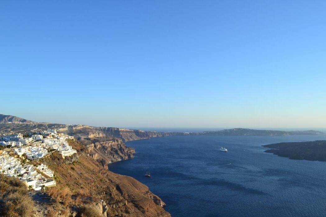 Τα μονοπάτια της καλντέρας