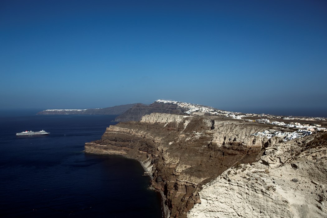 Τα μονοπάτια της καλντέρας