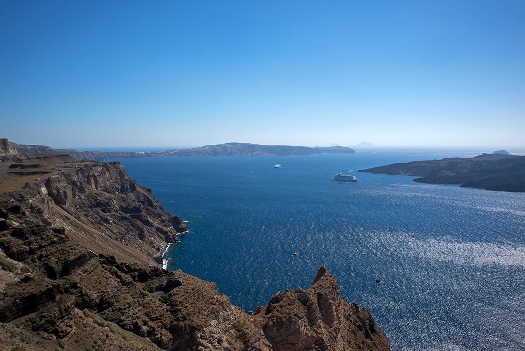 Τα μονοπάτια της καλντέρας
